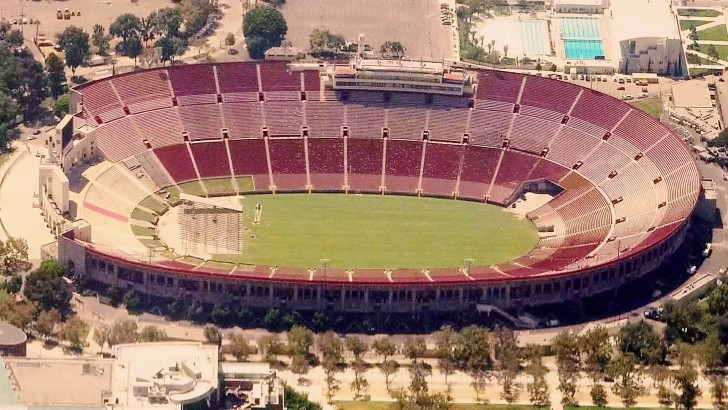 What is the home field of the USC Trojans football team? | QuizGriz