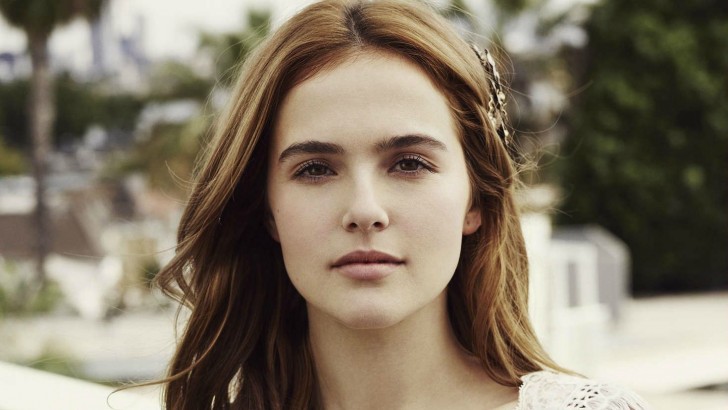 Actor Zoey Deutch looks a lot like her famous mother, who